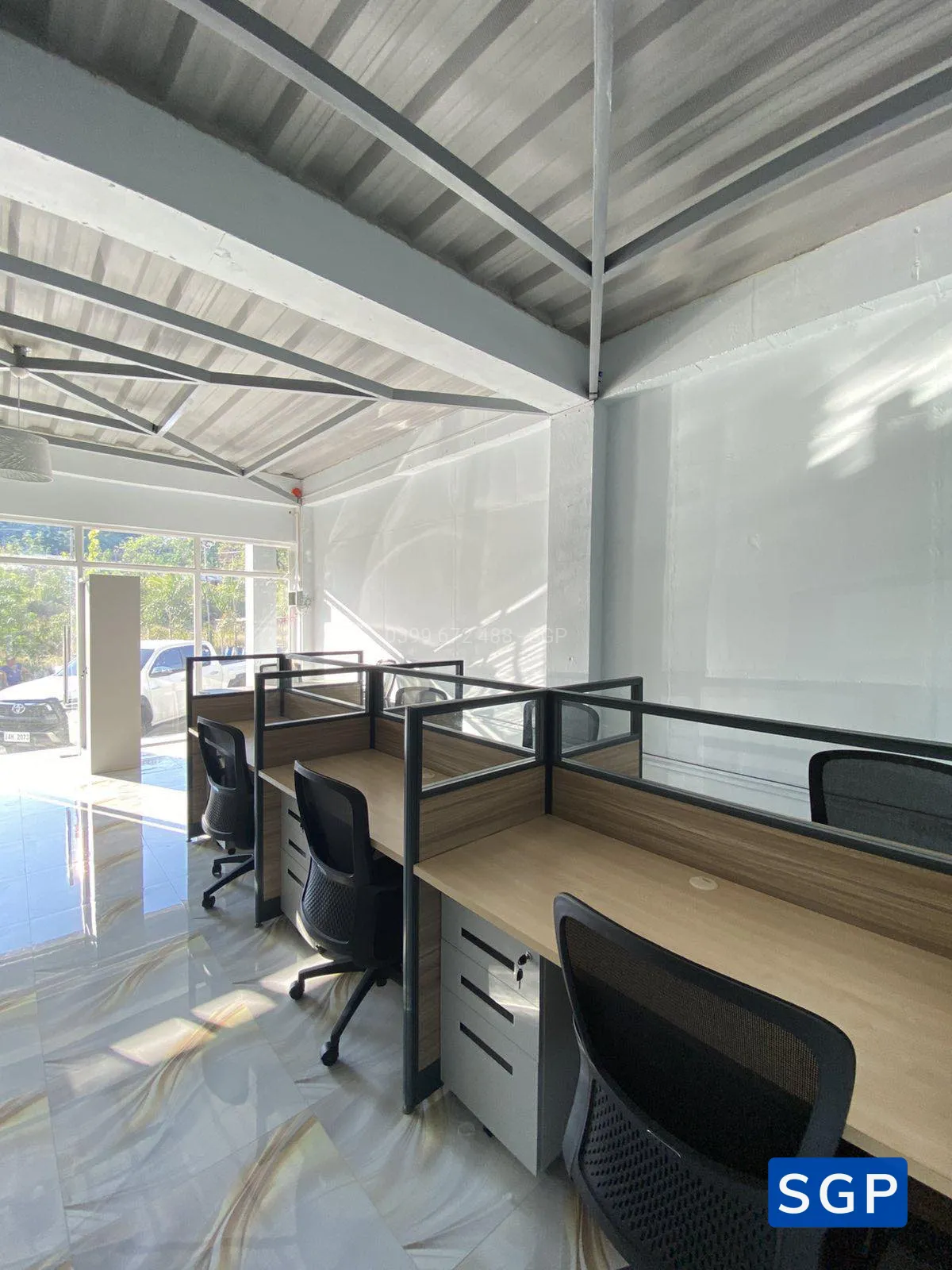 Lắp đặt vách gỗ kính