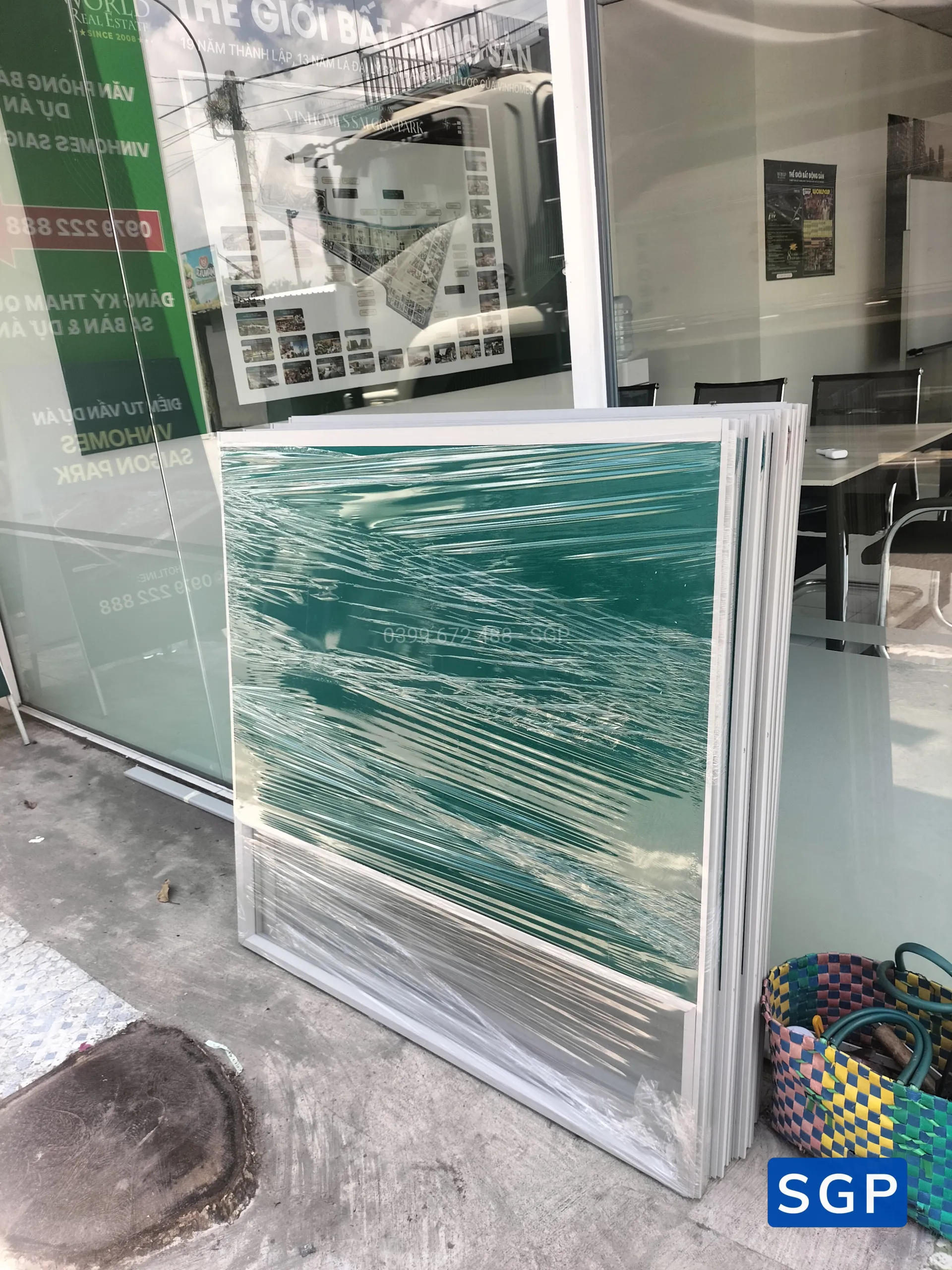 Lắp vách ngăn lửng cho công ty bất động sản ở Hóc Môn