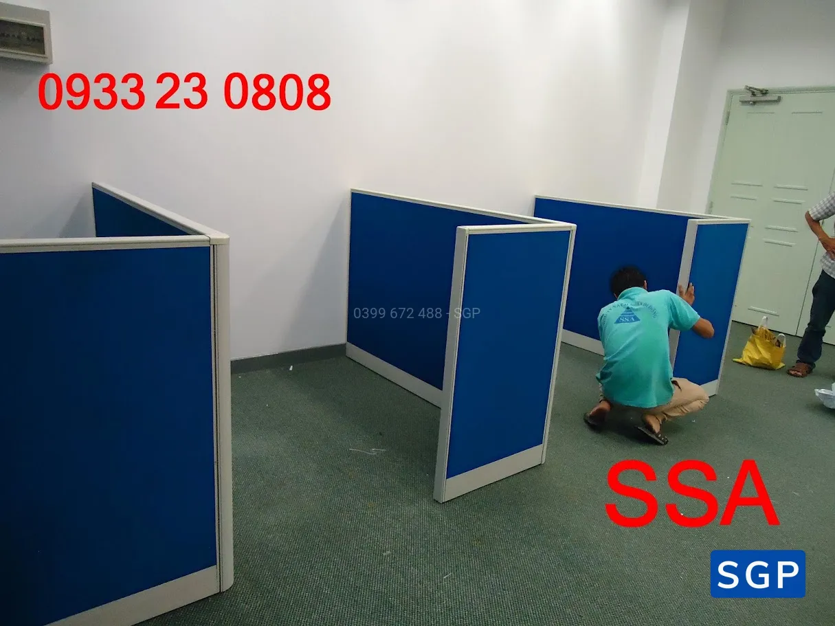 Giao hàng và lắp đặt vách ngăn bàn cho văn phòng