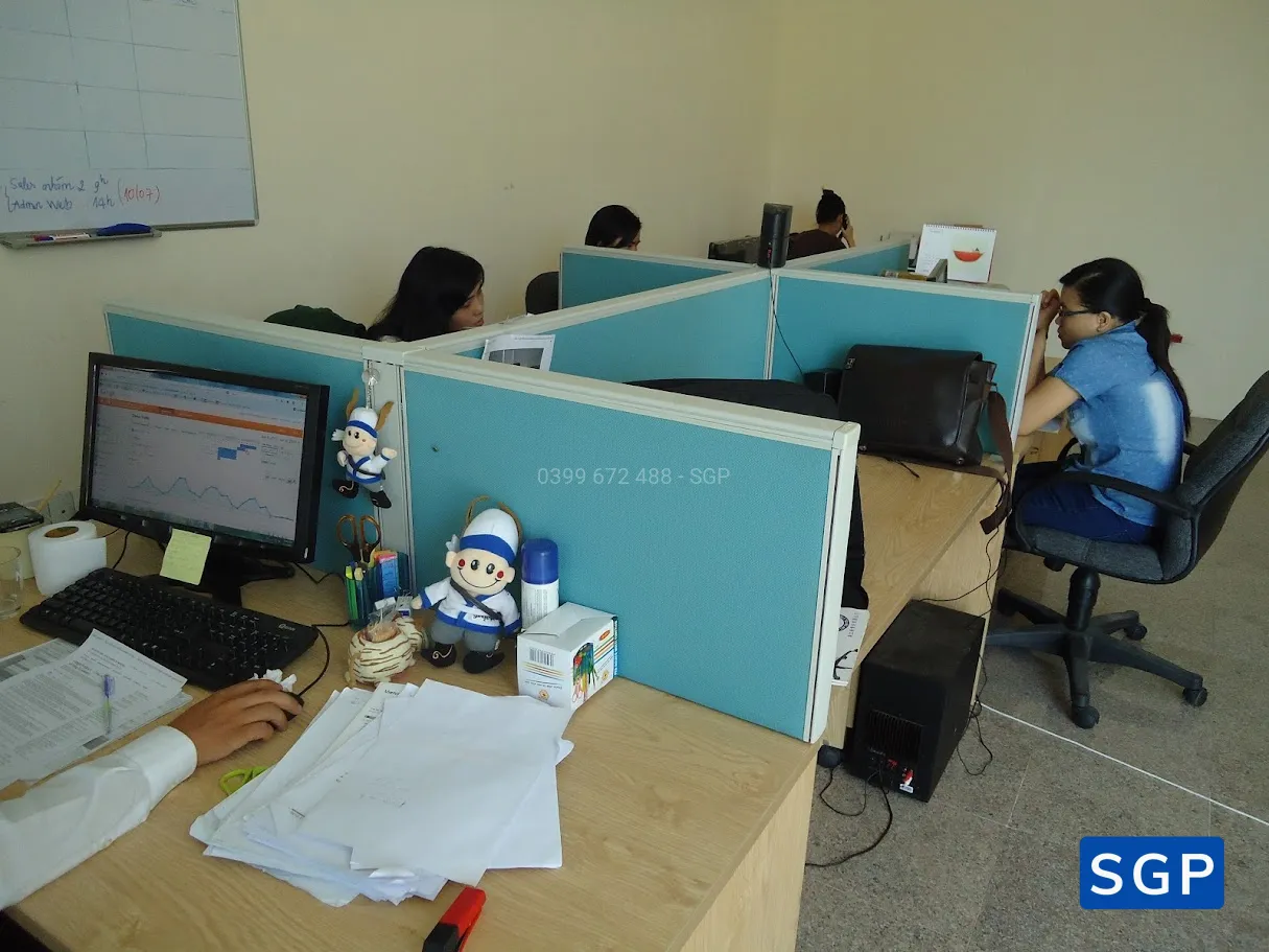 Giao hàng và lắp đặt vách nỉ
