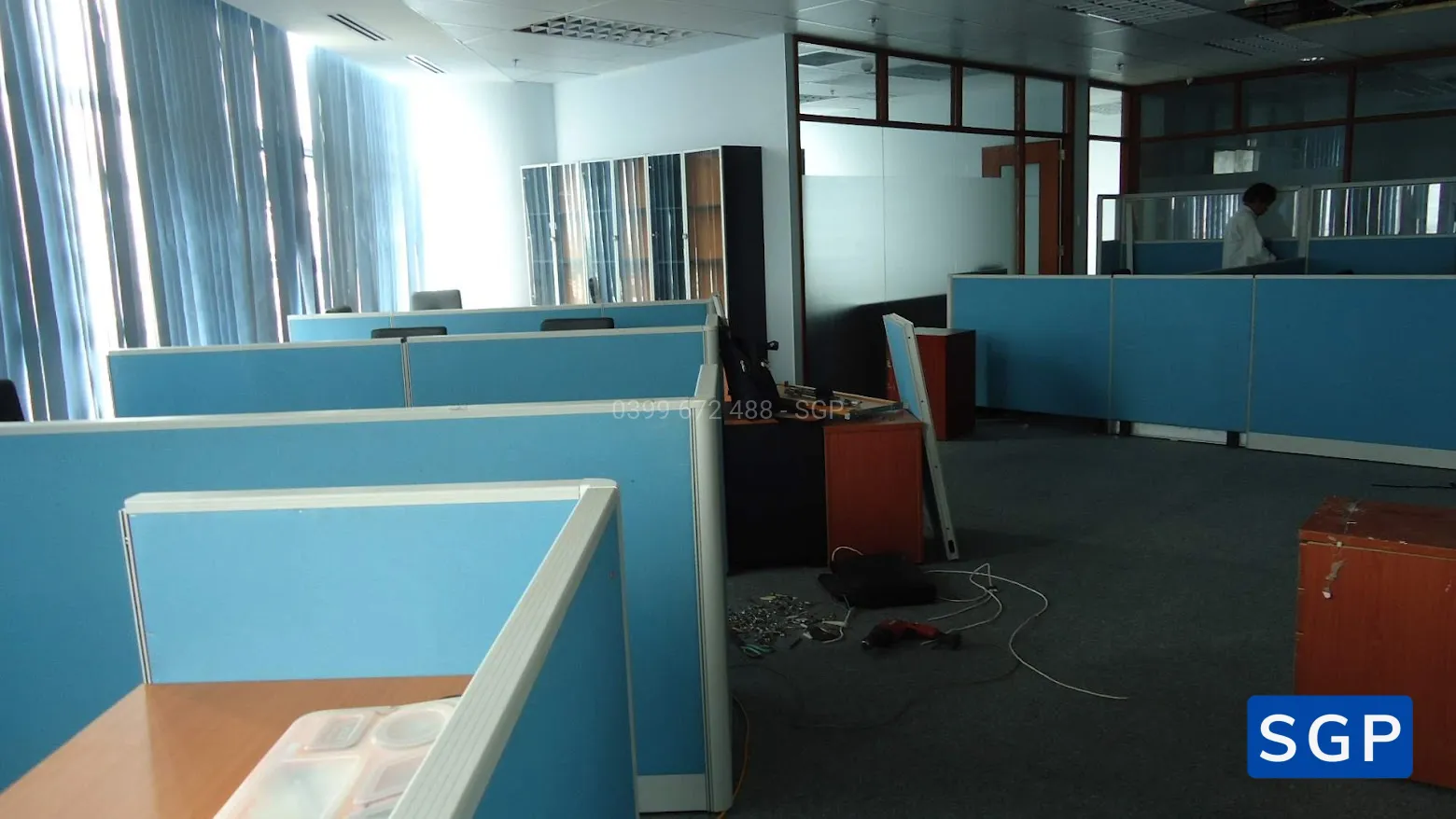 Sản xuất và lắp đặt vách nỉ