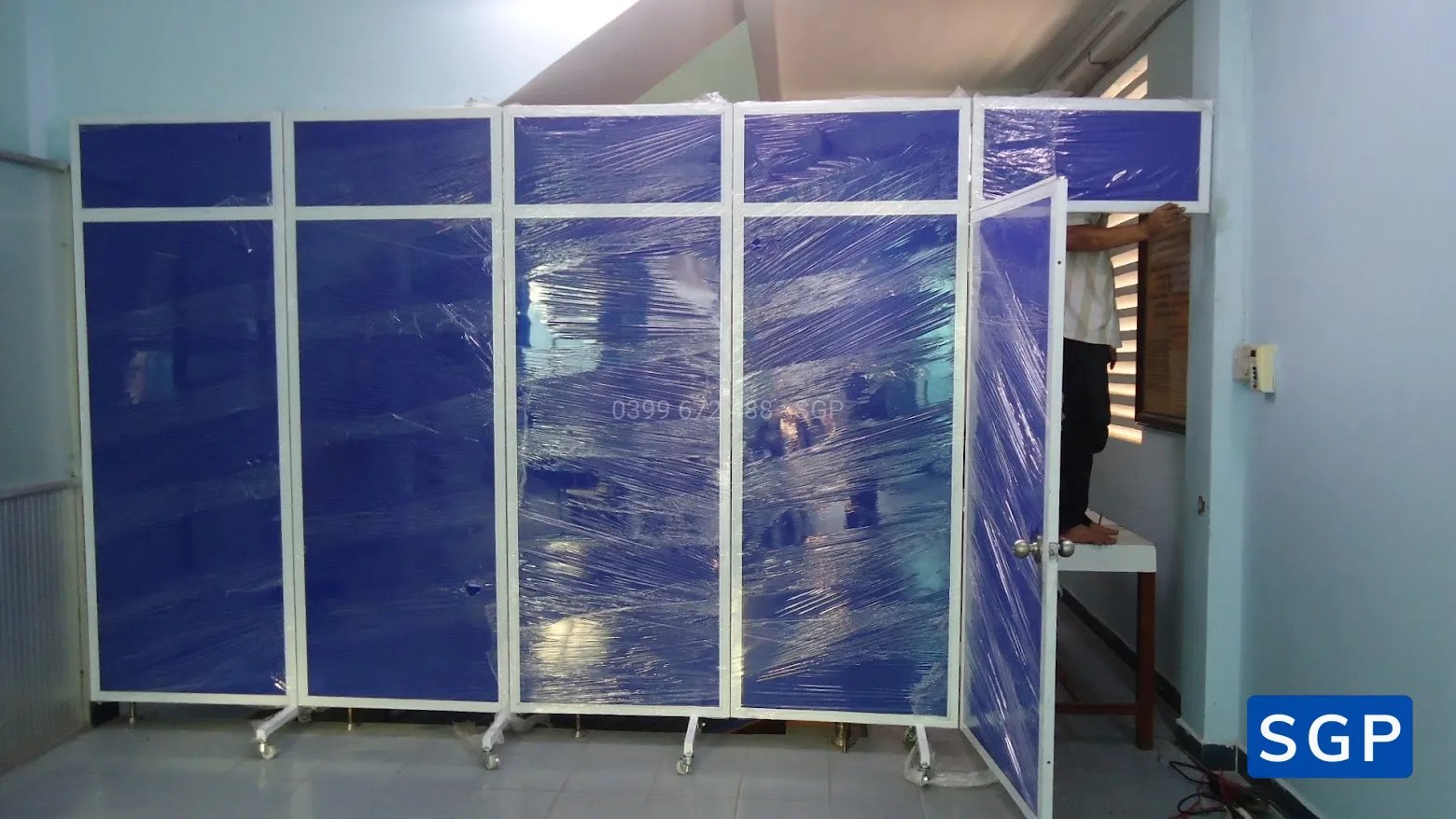 Sản xuất và lắp đặt vách di động có bánh xe phía dưới - 5