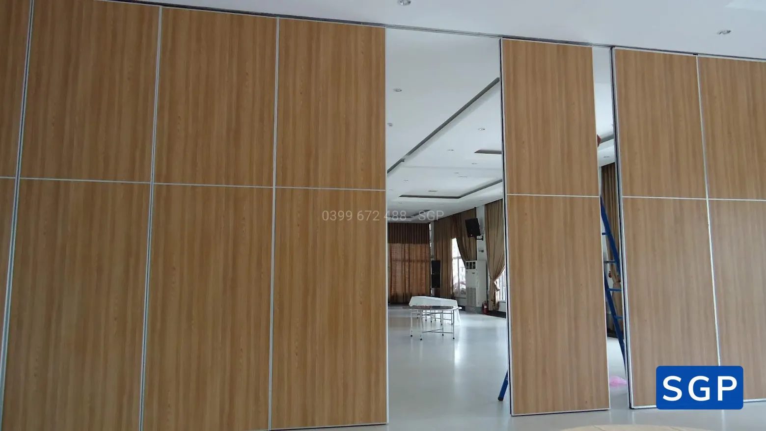 Sản xuất và lắp đặt vách di động cho nhà hàng