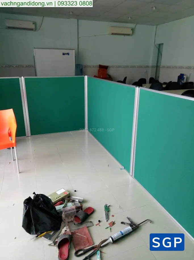 Giao hàng và lắp đặt vách nỉ