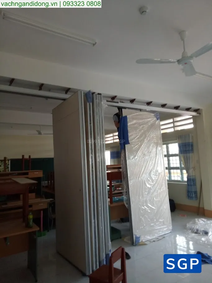 Sản xuất và lắp đặt vách di động cho trường học