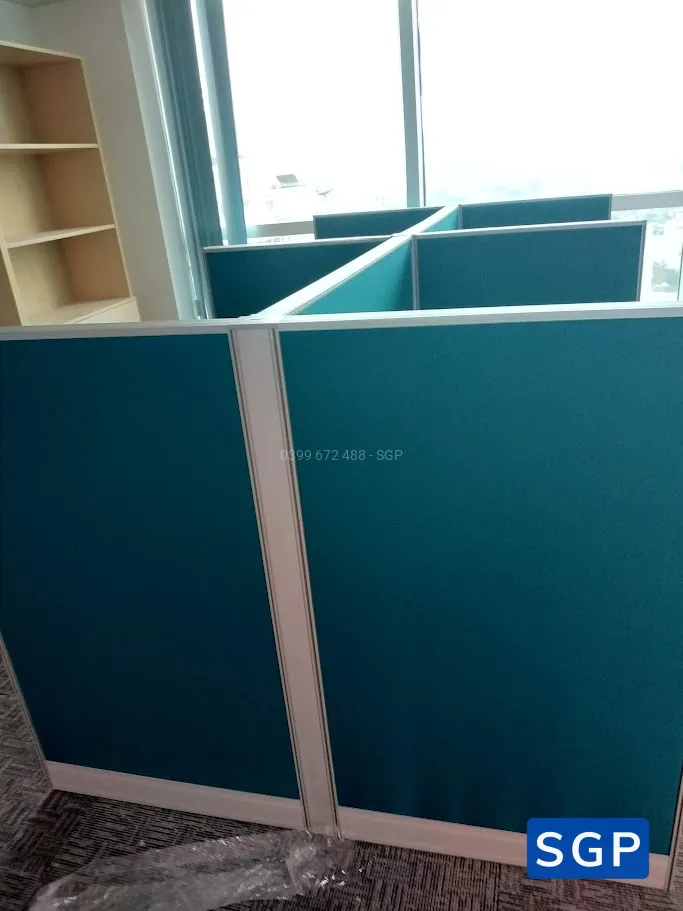 Giao hàng và lắp đặt vách nỉ - 2