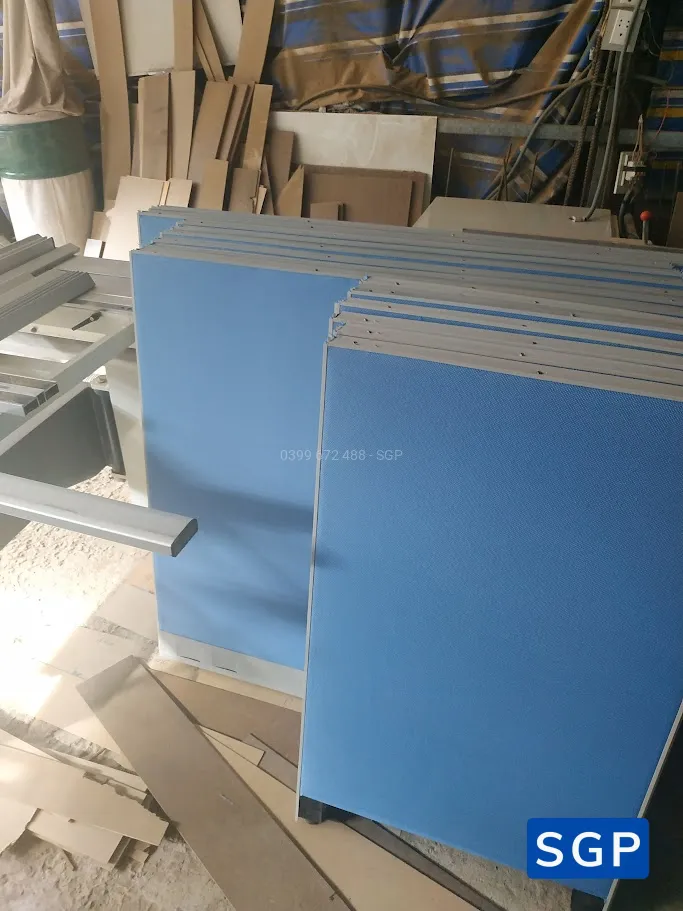 Sản xuất và lắp đặt vách nỉ