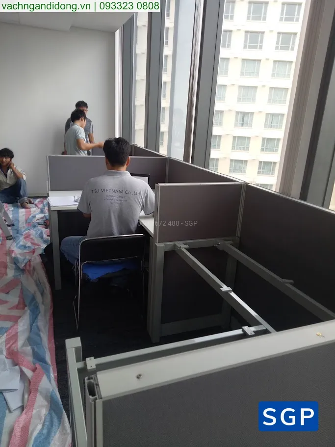 Sản xuất và lắp đặt vách nỉ