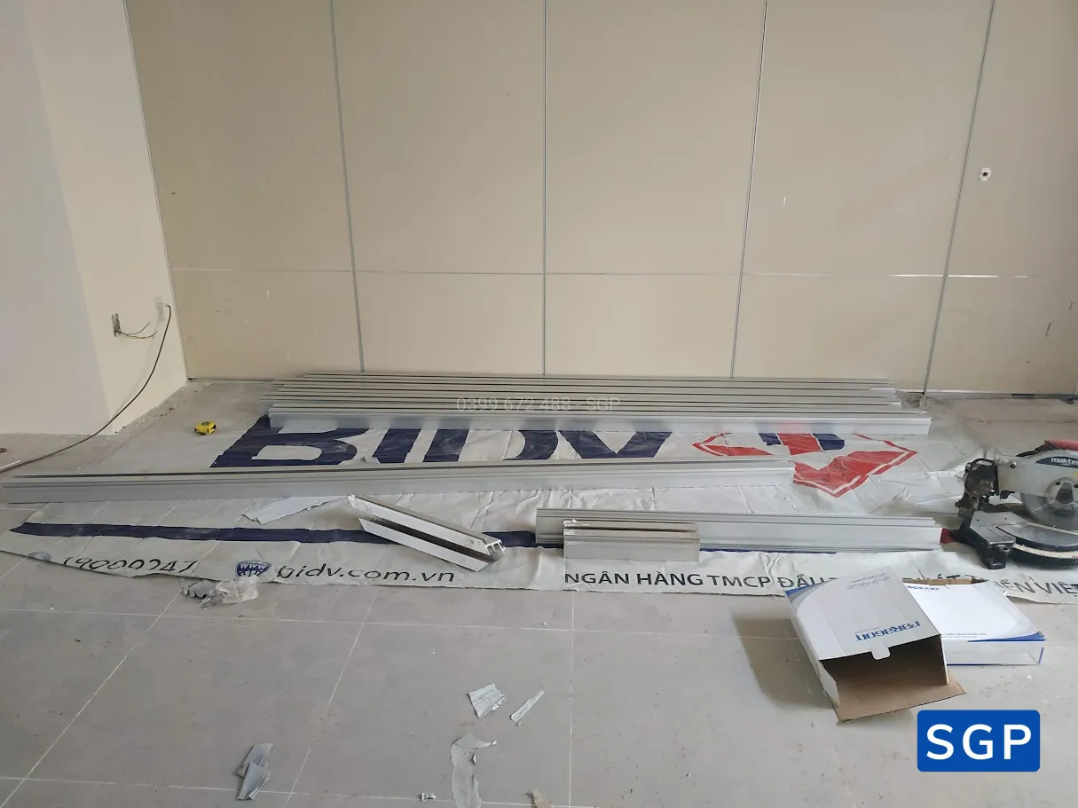 Sản xuất và lắp đặt vách di động cho nhà hàng