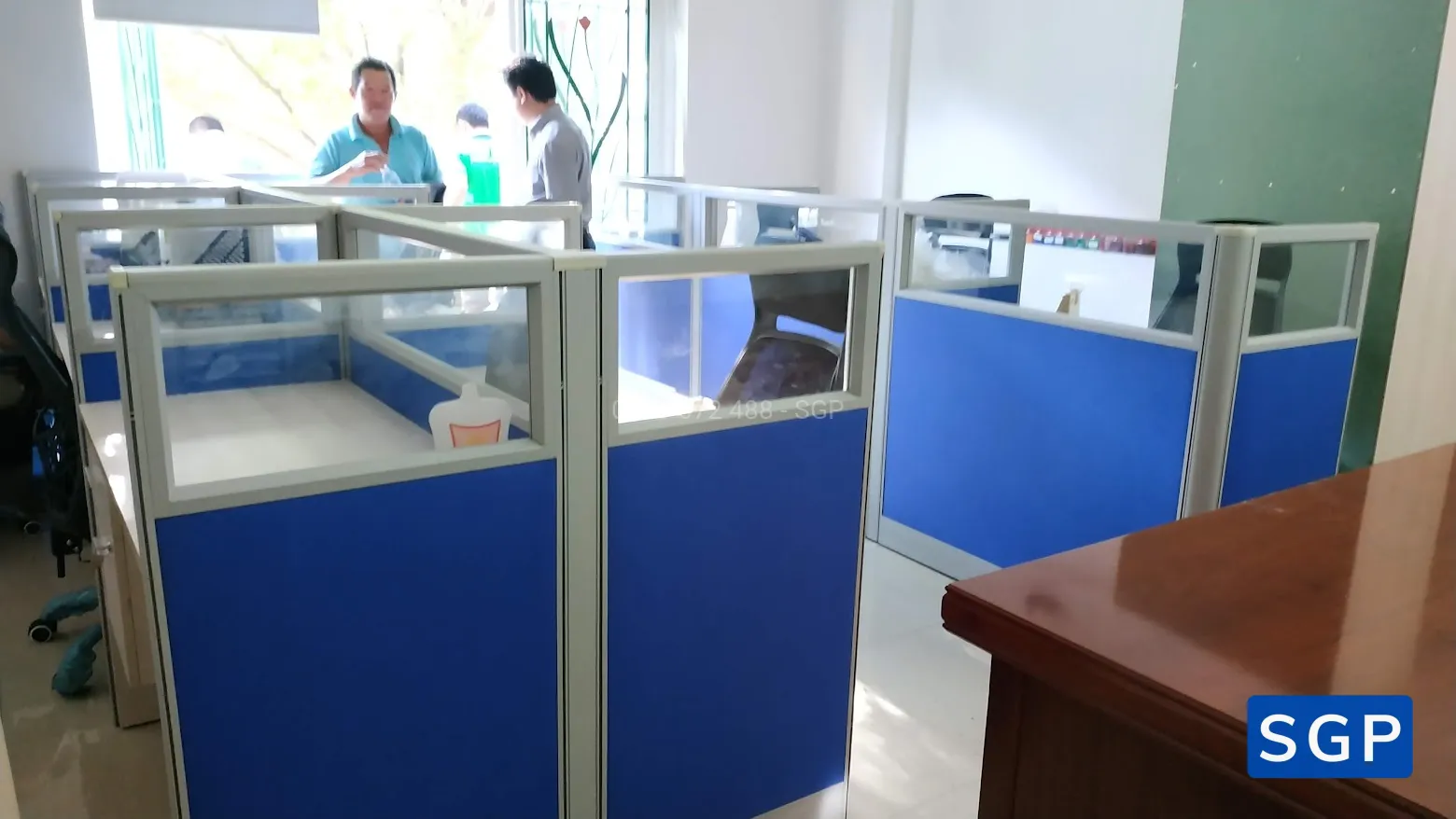 Bàn giao vách nỉ kính