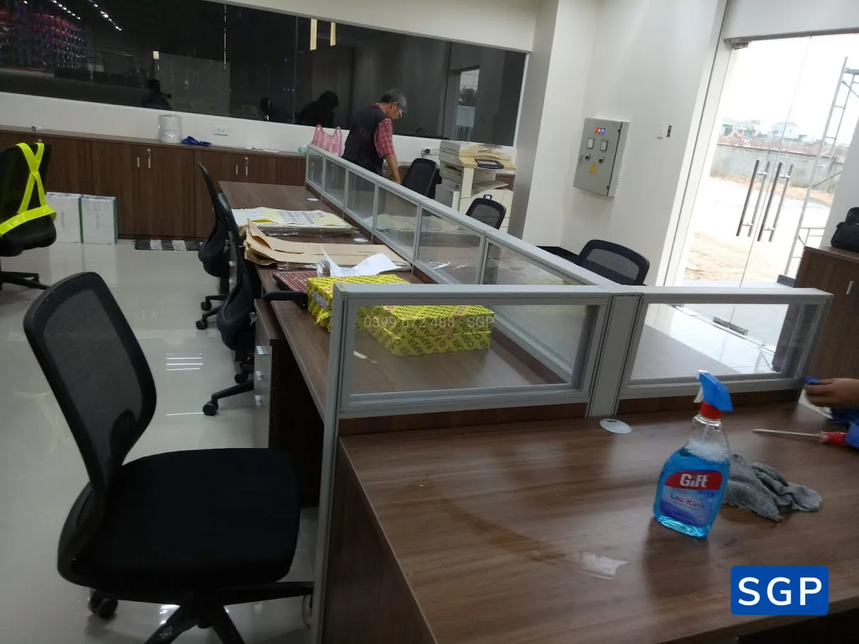 Sản xuất vách ngăn gỗ kính cho cửa hàng nội thất - 5
