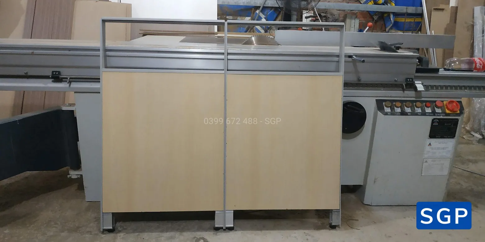 Sản xuất và lắp đặt vách gỗ kính cho văn phòng tại Etown - 4