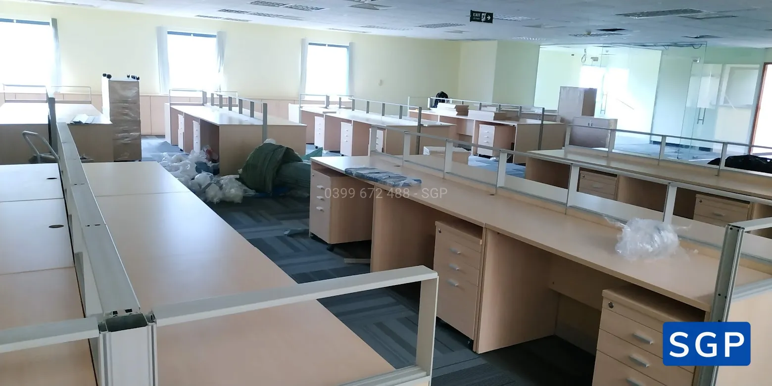 Sản xuất và lắp đặt vách gỗ kính cho văn phòng tại Etown - 5