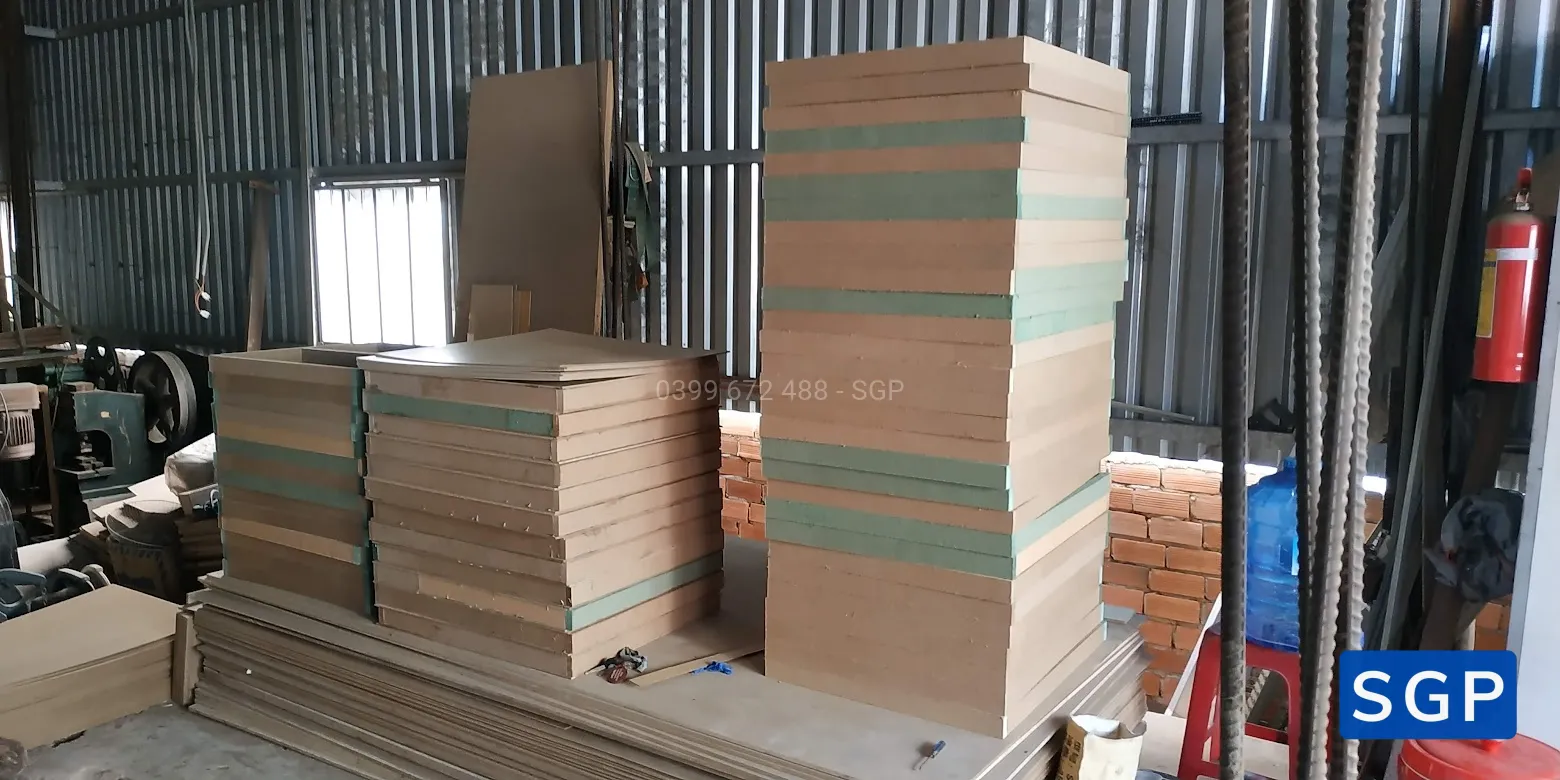 Sản xuất và lắp đặt vách gỗ kính cho văn phòng tại Etown - 8