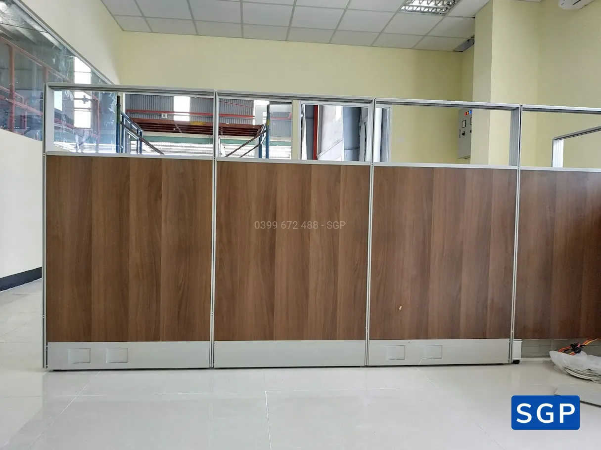 Giao vách gỗ kính