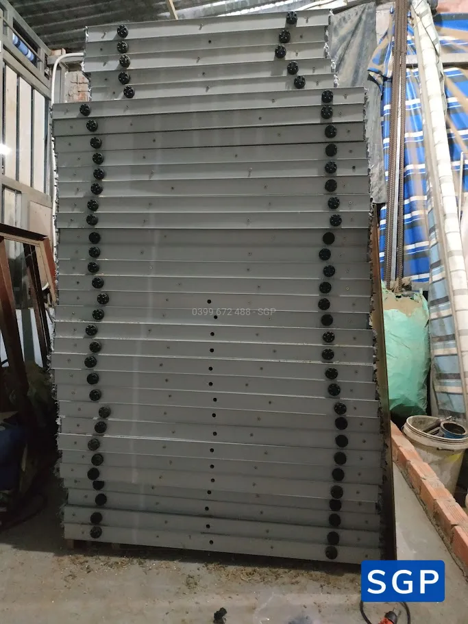 Sản xuất và lắp đặt vách nỉ