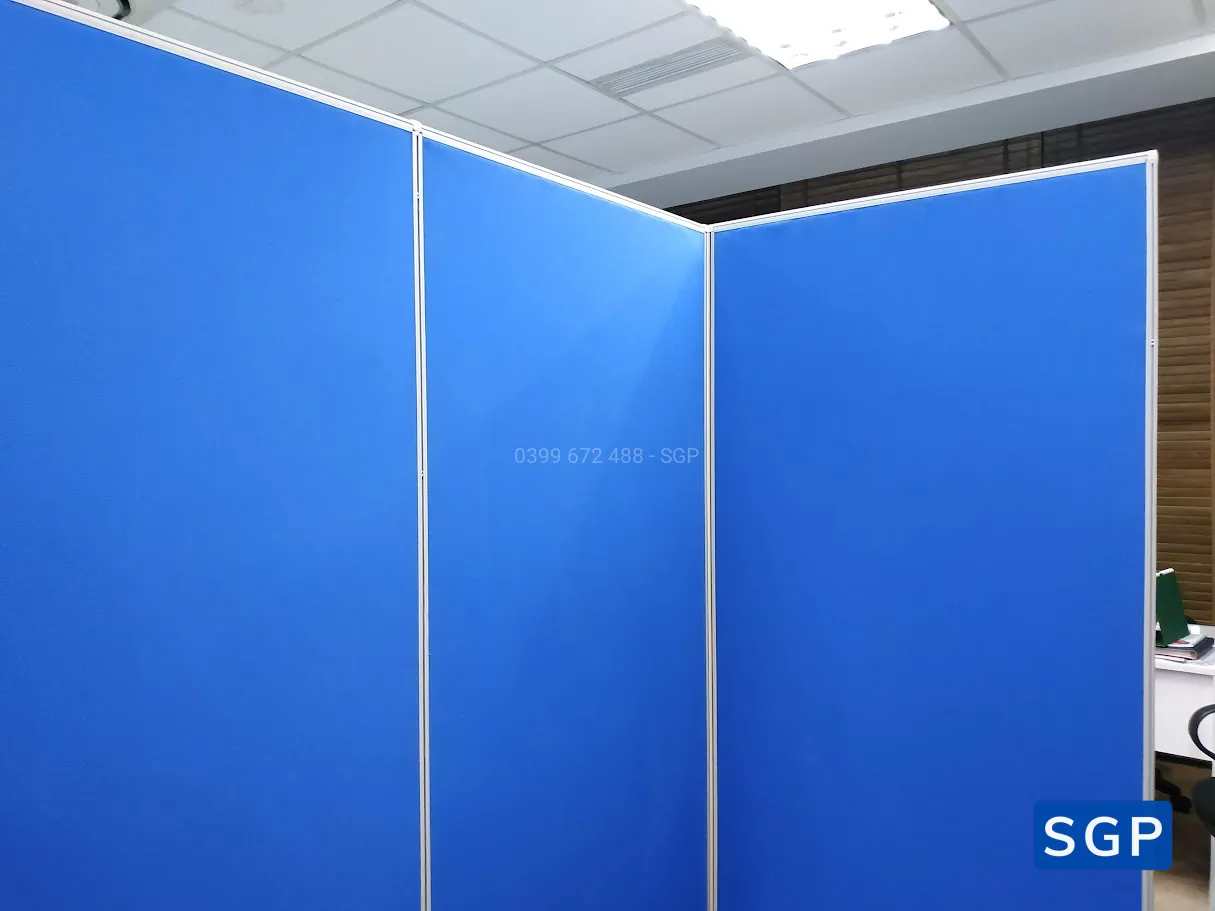 Giao hàng và lắp đặt vách nỉ
