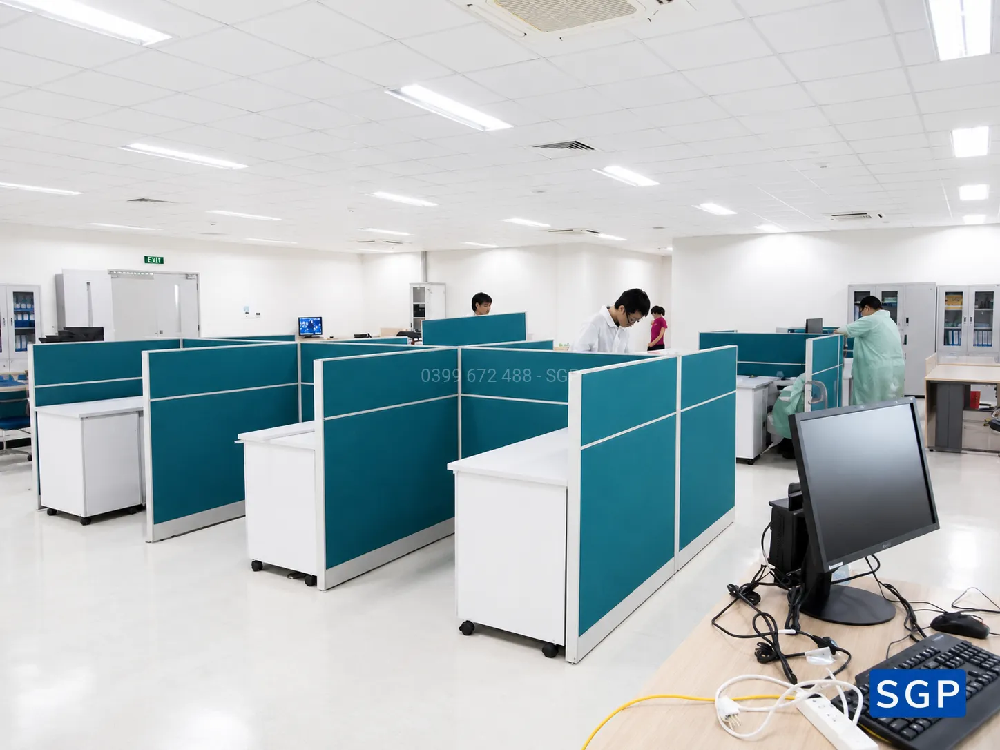 Giao hàng và lắp đặt vách nỉ
