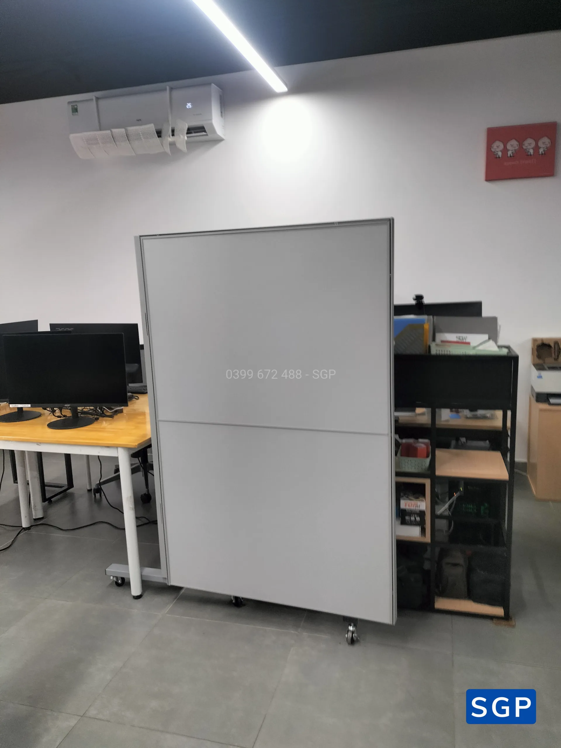 063026 - Sản xuất vách lắp đặt vách ngăn có bánh xe