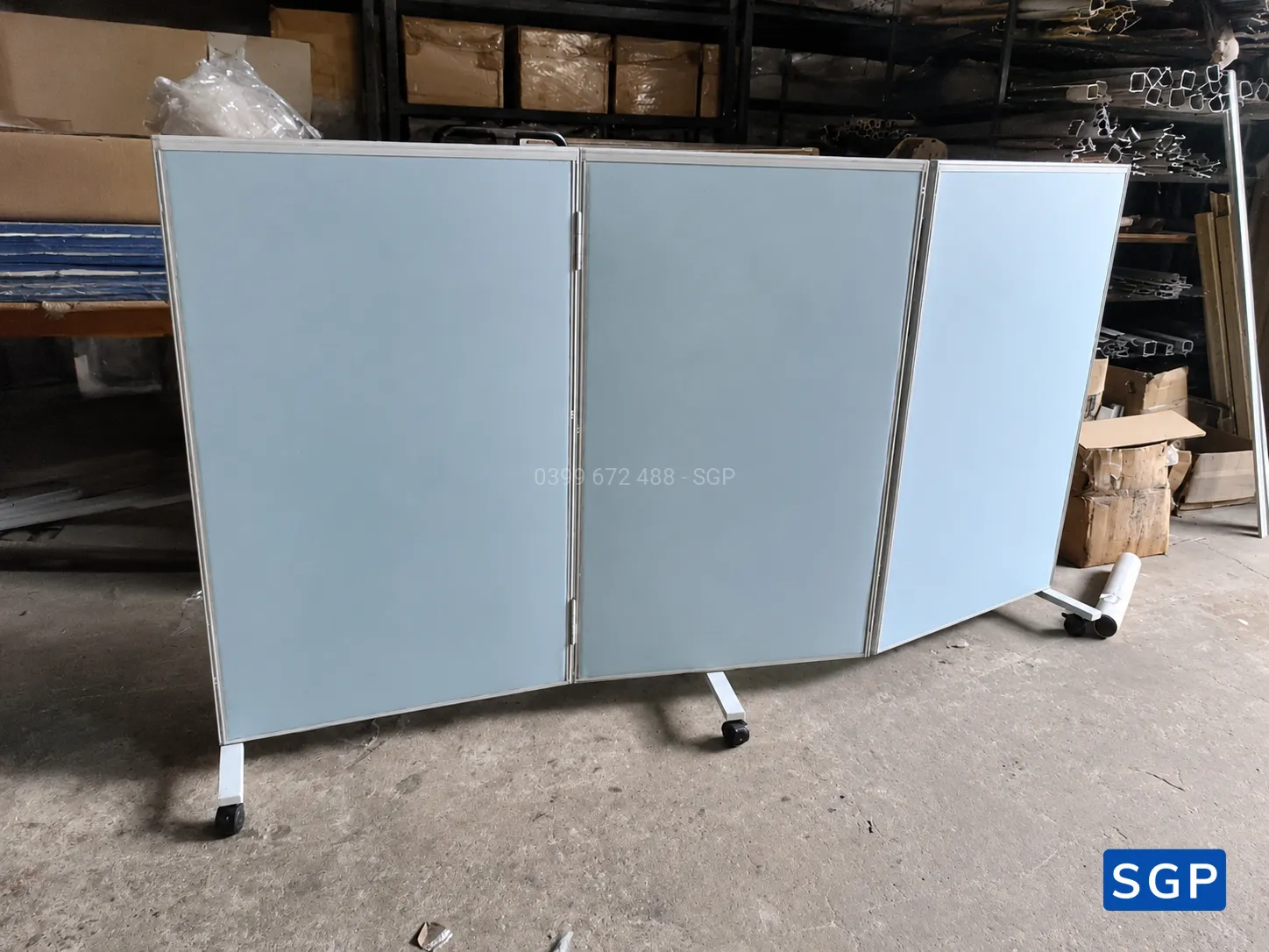 Sản xuất vách ngăn có bánh xe vải nỉ màu xanh