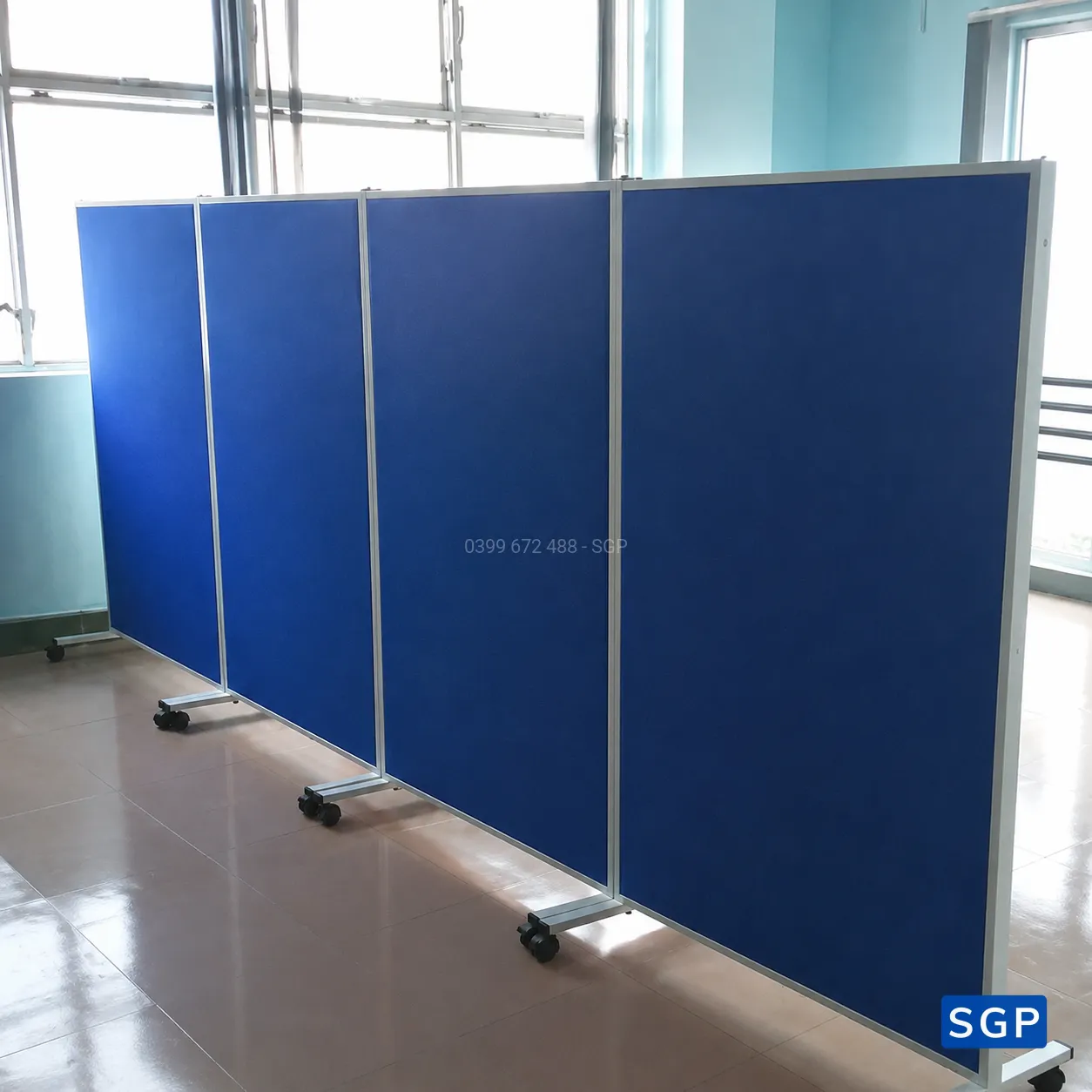 vách ngăn có bánh xe vải nỉ màu xanh
