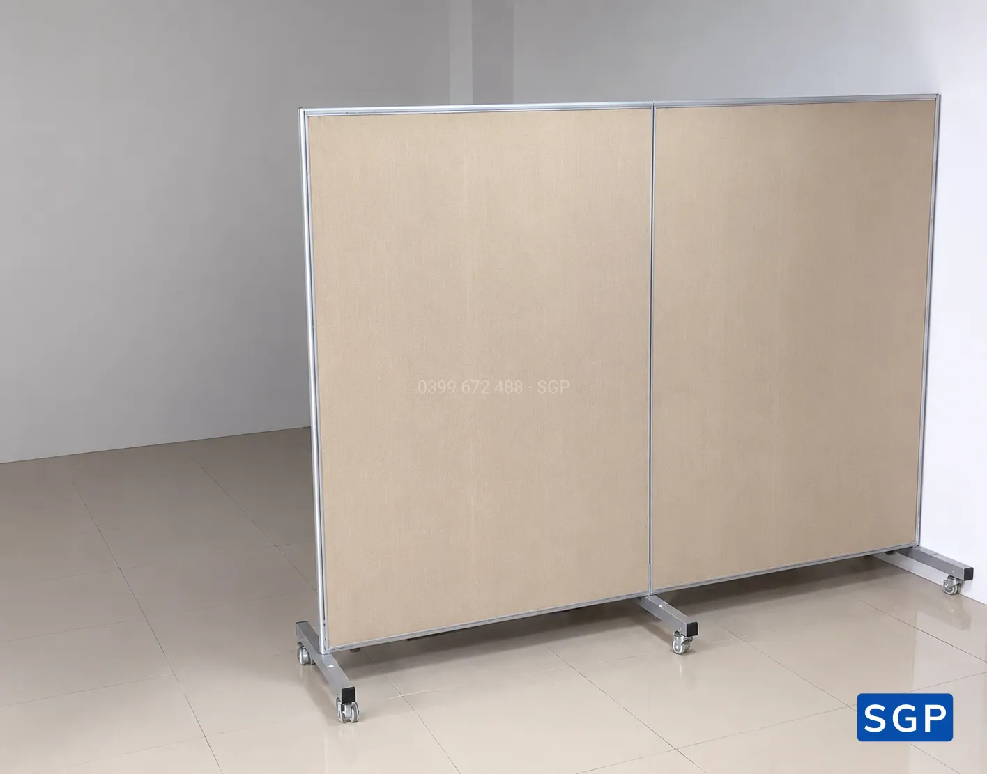 Giao vách ngăn có bánh xe có thể di chuyển trong văn phòng