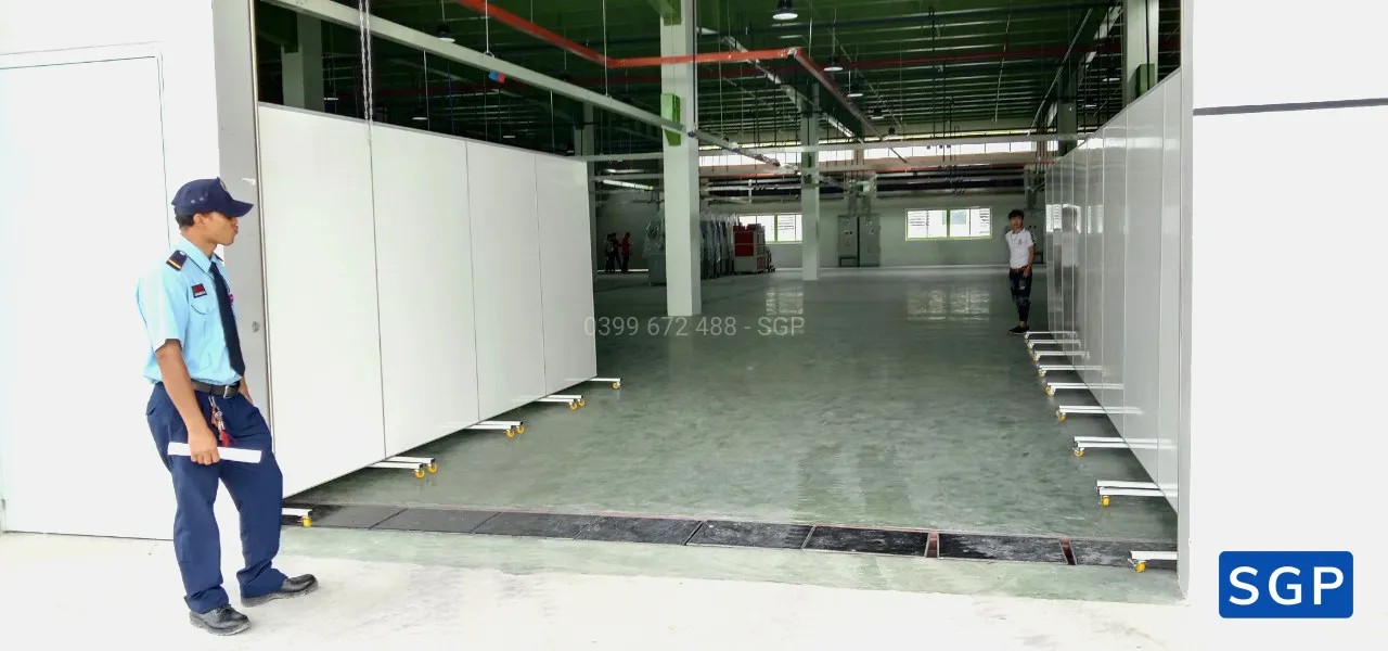 bàn giao vách ngăn có bánh xe cho công ty - 6