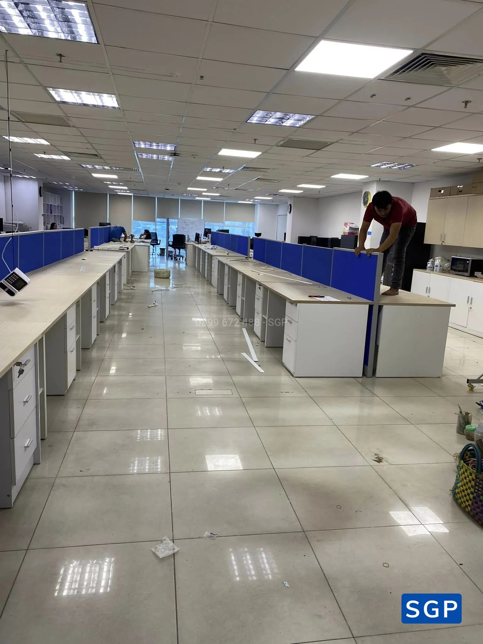 lắp đặt vách ngăn nỉ hệ 50 tạo sự riêng tư