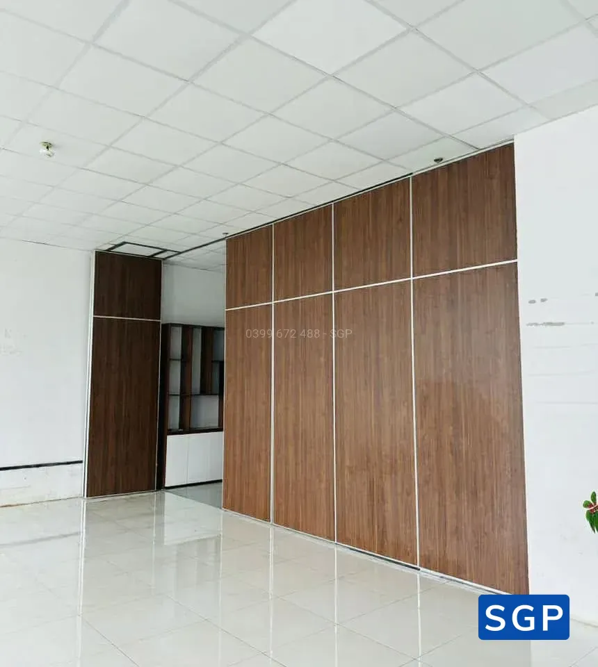 Hoàn thiện vách di động vẫn gỗ