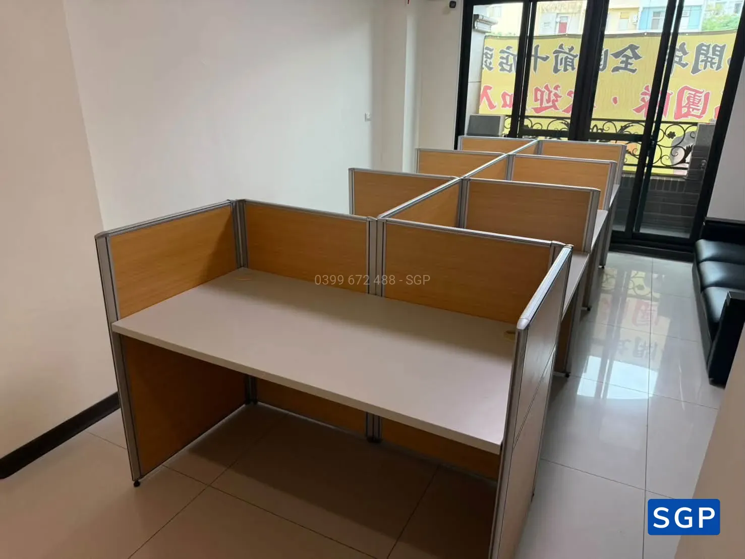 Lắp đặt hoàn thiện vách hệ gỗ 