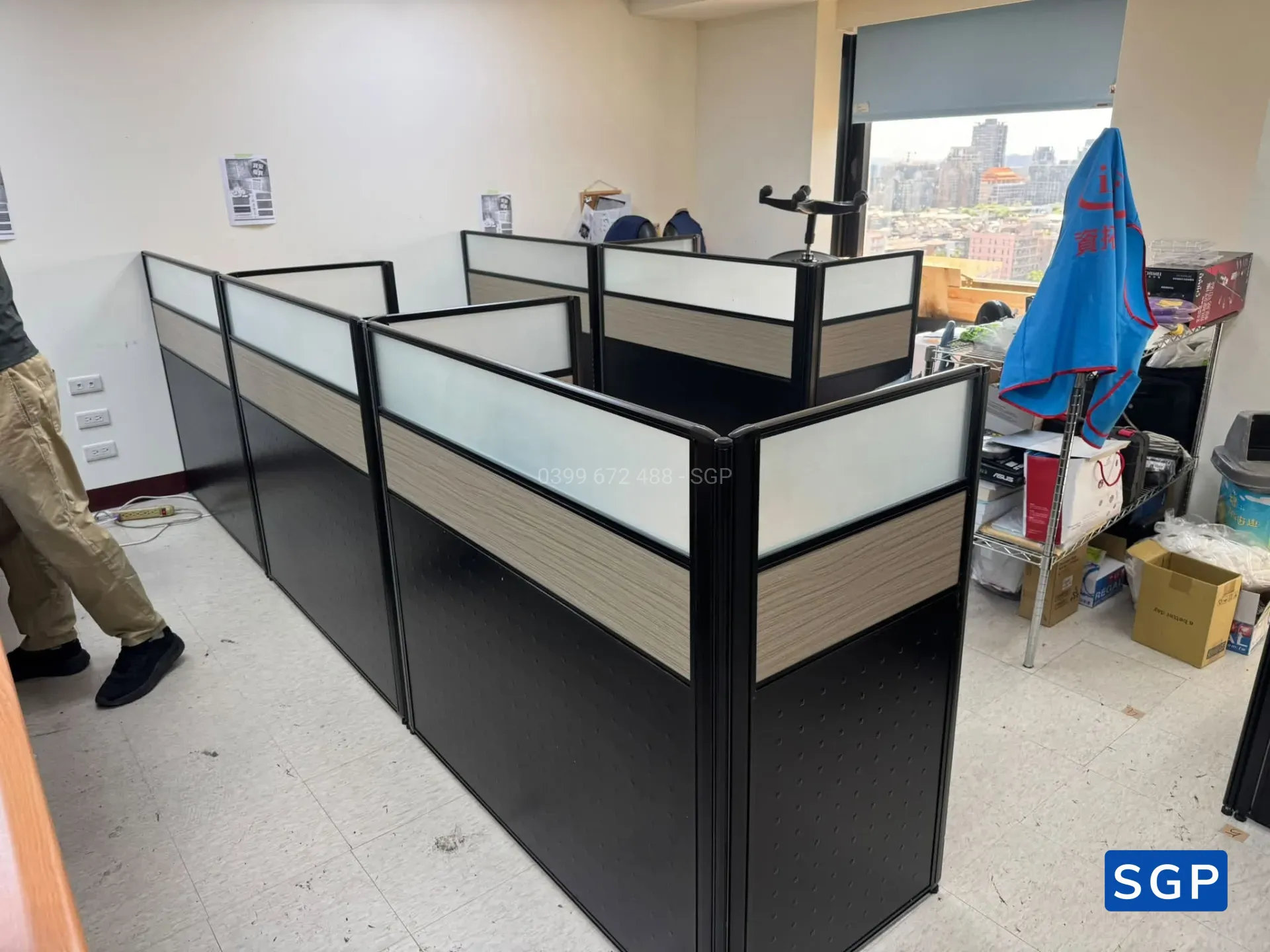 Lắp đặt hoàn thiện vách ngăn bàn làm việc - 2