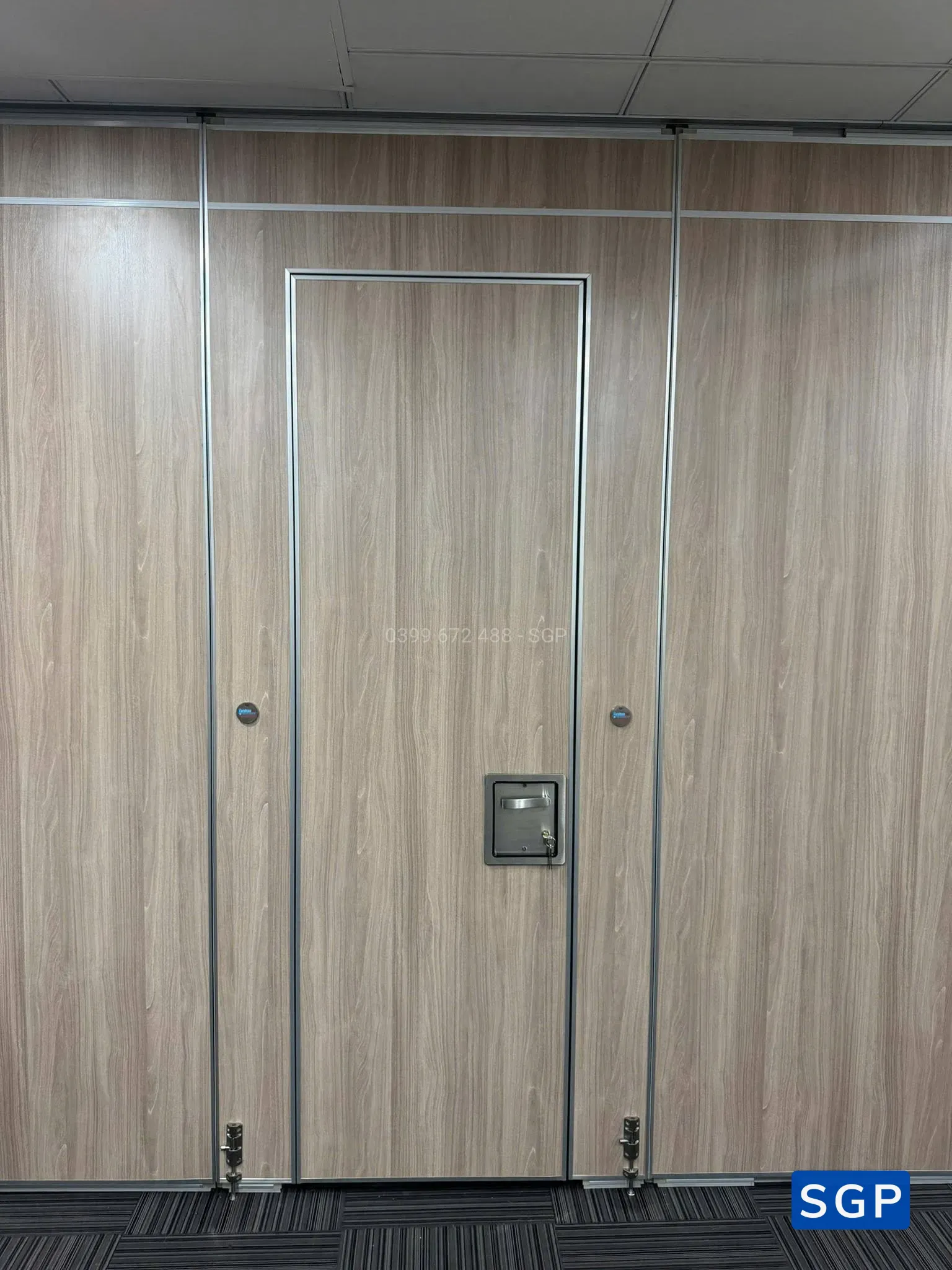 Hoàn thiện bộ vách di động có cửa - 4