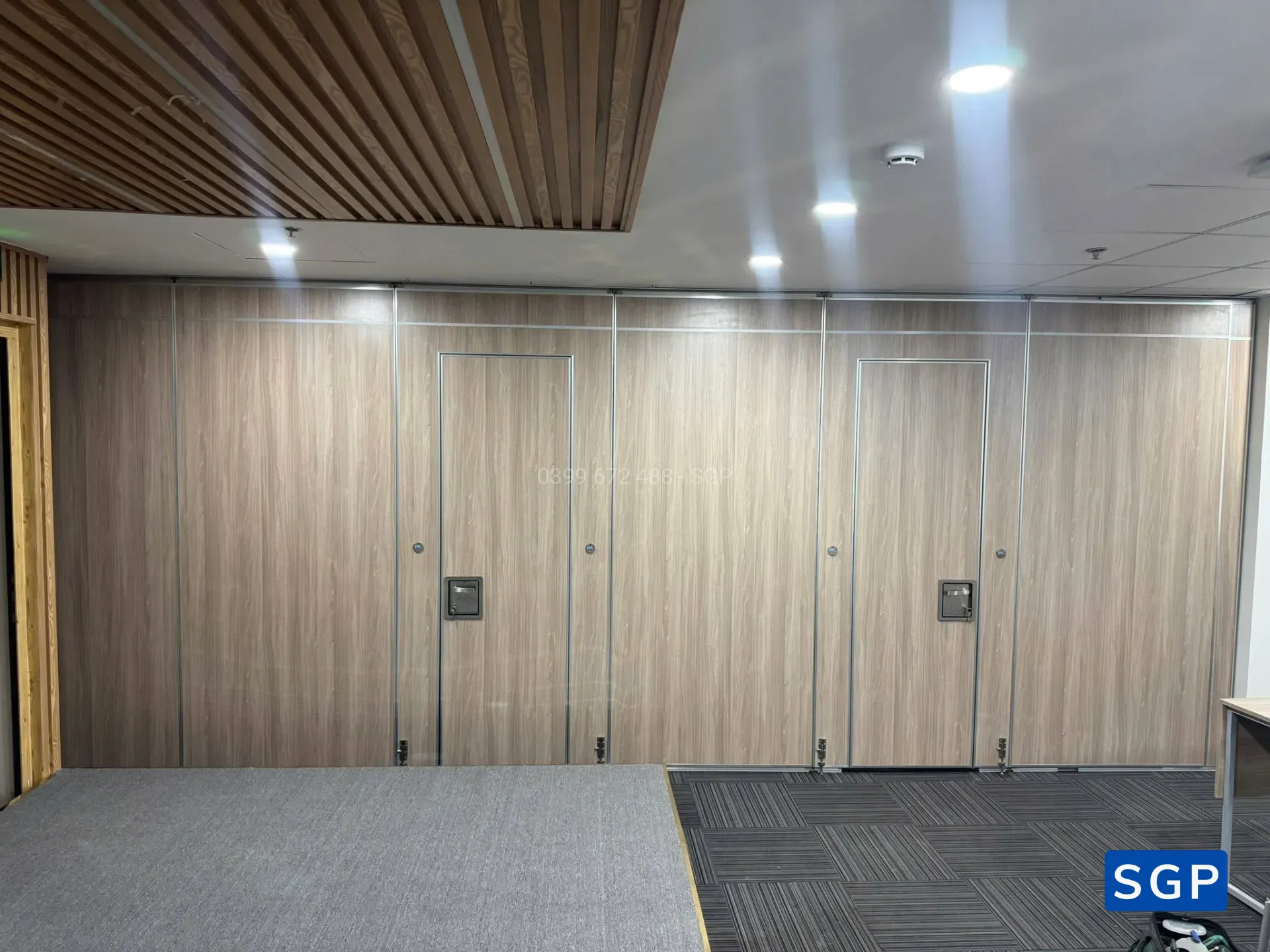 Hoàn thiện bộ vách di động có cửa - 8