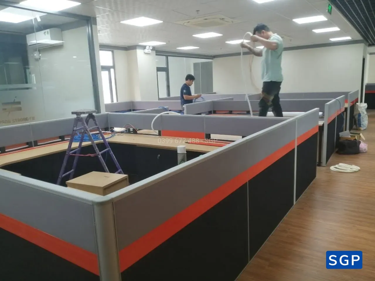 Vách ngăn nỉ khung nhôm 2 múi - 16