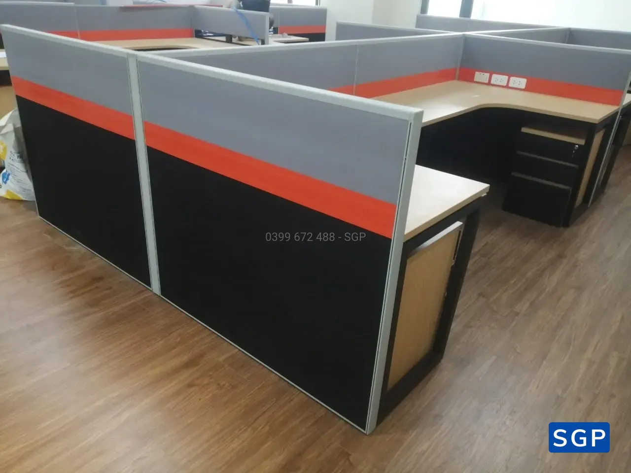 Vách ngăn nỉ khung nhôm 2 múi - 17