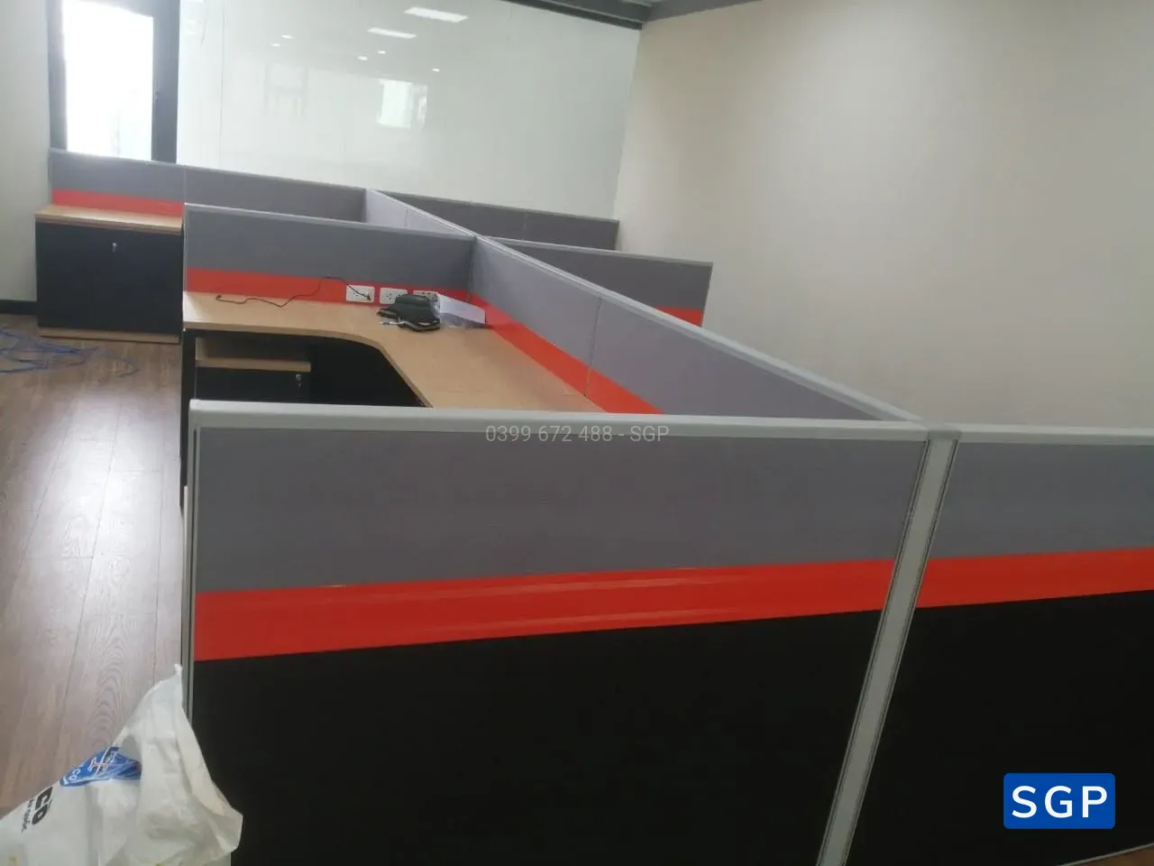 Vách ngăn nỉ khung nhôm 2 múi - 18