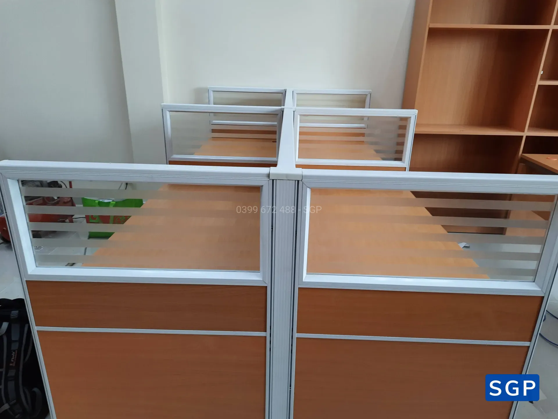 hoàn thiện vách ngăn bàn làm việc gỗ kính cho ngân hàng chi nhánh tại Đồng Nai - 6