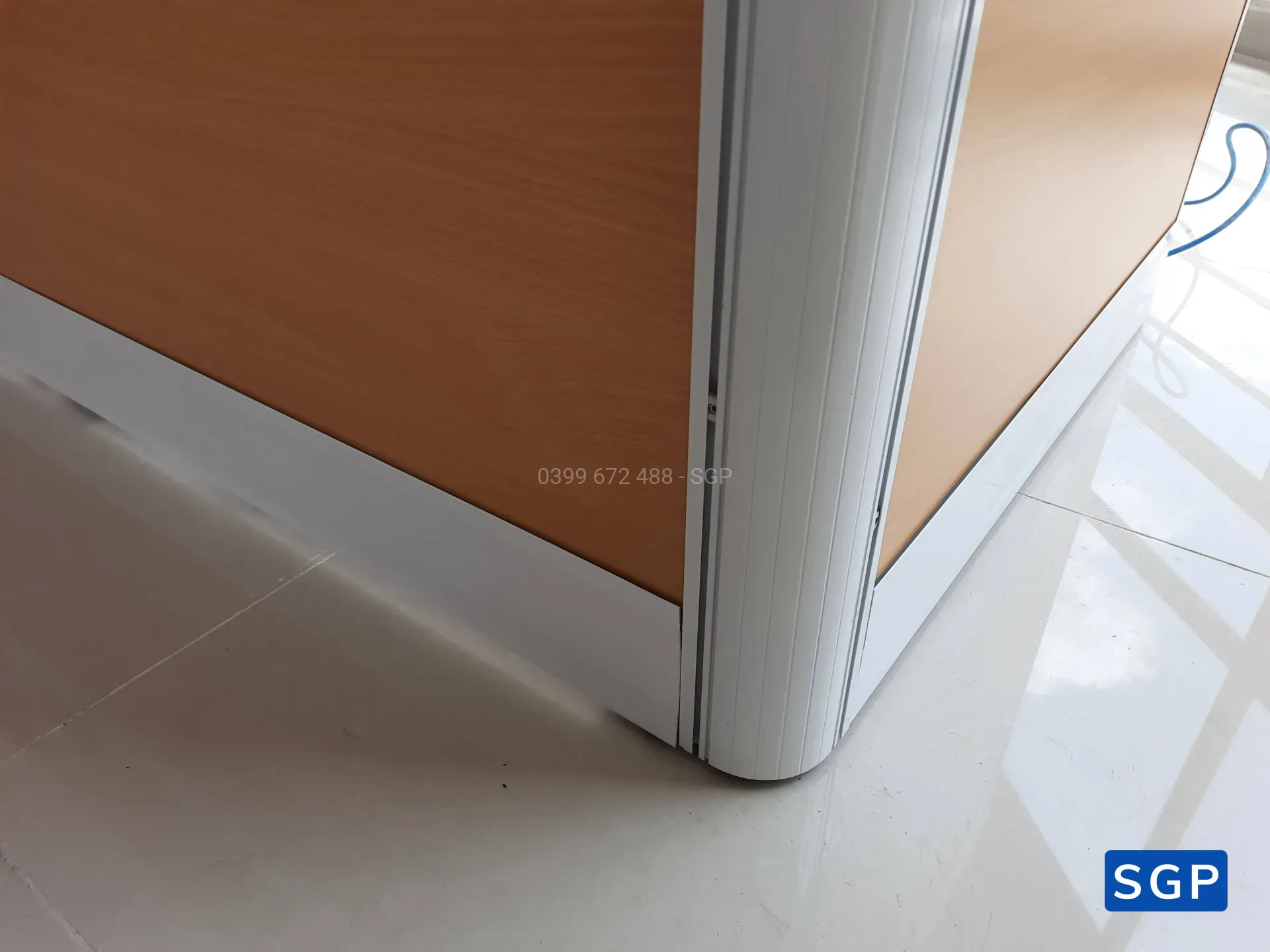 hoàn thiện vách ngăn bàn làm việc gỗ kính cho ngân hàng chi nhánh tại Đồng Nai - 21