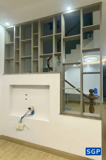 Mỗi ngôi nhà đều có những góc nhỏ tưởng chừng “vô dụng” – nhưng đó lại trở thành điểm nhấn sang trọng và tiện nghi.