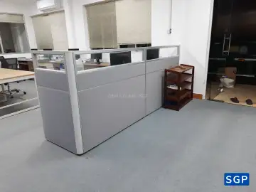 Lắp đặt vách ngăn lửng dùng để ngăn lối đi