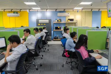 vách ngăn tổng đài viên - vách nỉ 2 múi xám và xanh lá