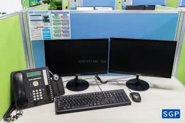 vách ngăn tổng đài viên - vách nỉ 2 múi xám và xanh lá