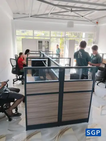 Lắp đặt vách gỗ kính