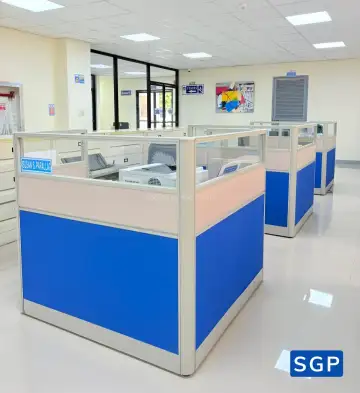 vách ngăn bàn làm việc màu xanh kết hợp màu kem
