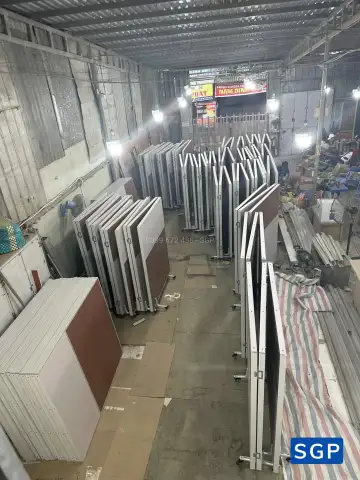 vách ngăn có bánh xe