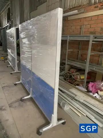vách ngăn có bánh xe