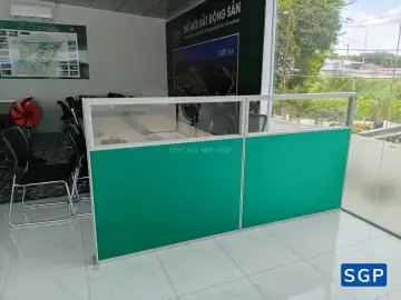 Lắp vách ngăn lửng cho công ty bất động sản ở Hóc Môn