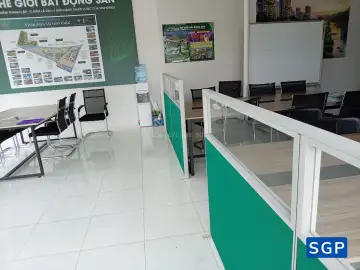 Lắp vách ngăn lửng cho công ty bất động sản ở Hóc Môn
