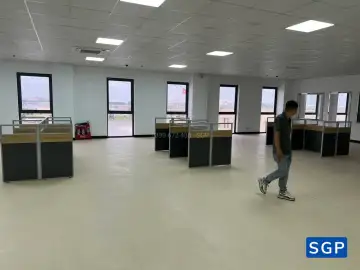 vách ngăn bàn gỗ 2 múi gỗ kính
