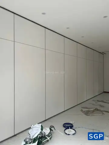 vách ngăn di động màu trắng
